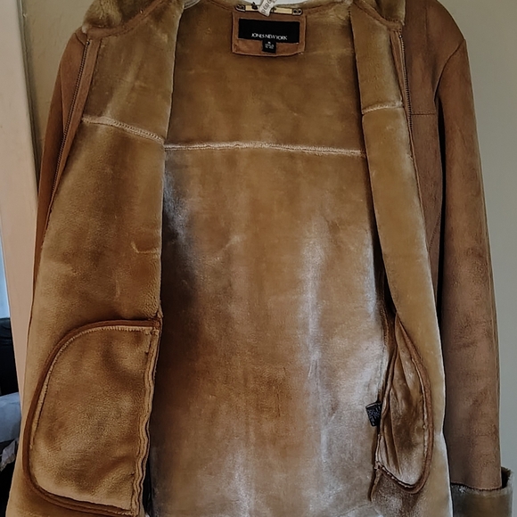 Jones New York Jackets & Blazers - Women's Jones New York Beige Tan. Very Good Condition.